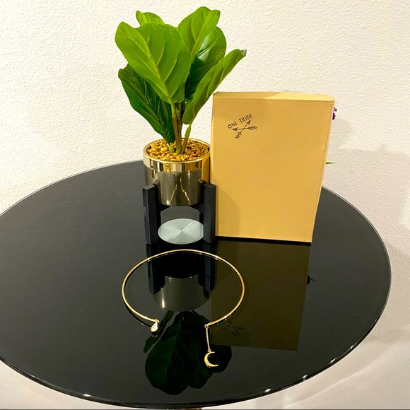 One Tribe  Moon 🌙  Star 💫 Gold Choker. One Size - Picture 5 of 7